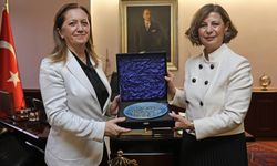 DİSK Genel Başkanı Arzu Çerkezoğlu Eskişehir'e geldi; Ayşe Ünlüce’yi de ziyaret etti