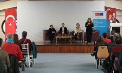 Eskişehir Haller Gençlik Merkezi’nde düzenlenen panele yoğun ilgi