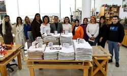 Eskişehir'de geri dönüştürülen atık kağıtlarla yılbaşı için güzel bir hediye hazırlıyorlar