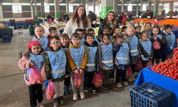 Eskişehir'de minik öğrenciler bu sebeple semt pazarını gezdi