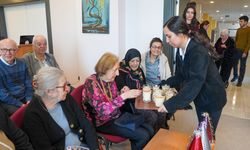 Metin Özöğüt Yaşam Merkezi’nde yeni yıl kutlaması; Ahmet Ataç da katıldı