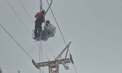 Bursa Uludağ’da telesiyejde mahsur kalan 51 kişi zamanla yarıştılar