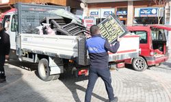 Eskişehir'de kaldırımlar boşaltıldı, zabıta ekipleri tek tek topladı