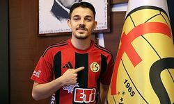Yetenekli sağ bek oyuncusu Eskişehirspor'a imzayı attı