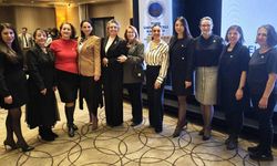 Ayşe Ünlüce’ye iftar yemeği sonrasında üyelik rozeti taktılar