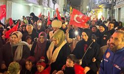 Eskişehir'de binlerce kişi fenerlerle yürüdü