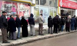 Eskişehir’de uygun fiyata satış yapan Halk Et satış noktaları yoğun ilgi var; Uzun kuyruklar oluşuyor