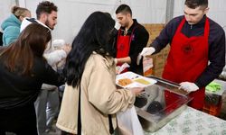 Eskişehir Odunpazarı Belediyesi her akşam aynı noktada ücretsiz yemek dağıtacak; İşte adresi