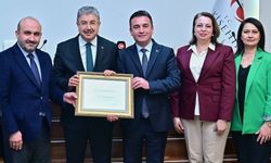 Sivrihisar’dan Vali Dr. Erdinç Yılmaz’a ortak kararla Fahri Hemşehrilik Beratı; Habil Dökmeci açıklama yaptı