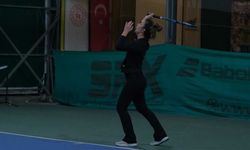 Ayşe Ünlüce öncülüğünde düzenlenen tenis turnuvasına yoğun ilgi