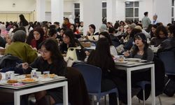 Anadolu Üniversitesi öğrencilerine ücretsiz yemek verildi