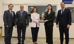 Ayşe Ünlüce kadın çalışanlarla bir araya geldi; "Eskişehir'i birlikte güzelleştiriyoruz"