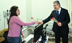 Eskişehir Valisi Erdinç Yılmaz hastaları ziyaret edip sağlık çalışanları ile bir araya geldi