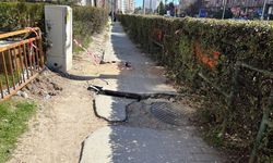 Eskişehir’de Adliye Sarayı'na gidenlerin mutlaka kullandığı o kaldırım onarılmayı bekliyor; Çok kötü bir durumda