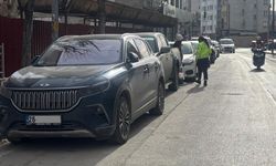 Eskişehir’de ana caddede park eden sürücülere ceza kesildi
