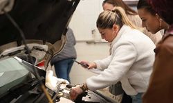 Eskişehir’de kadınlar araç bakımını öğrendi, dört haftalık kursa yoğun ilgi vardı