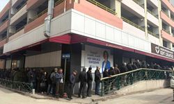 Eskişehir’de 4 kap yemeği 100 liraya yemek için uzun süre kuyruk bekliyorlar