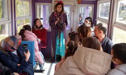 Eskişehir’de Sazova Parkı’nda trene binen çocuklar masal yolculuğuna çıkıyor