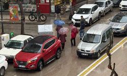 Eskişehir’de etkili olan sağanak yağış günlük yaşamı aksattı