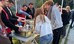Eskişehir'de üniversite öğrencilerine sıcak çorba dağıttılar
