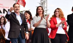 Tepebaşı’nda 23 Nisan coşkusu binlerce kişinin katılımıyla kutlandı