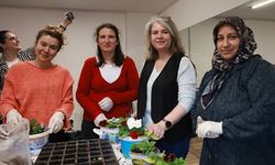 Eskişehir'de atık malzemeler saksıya dönüştü; Etkinlikte dikkat çeken görüntüler