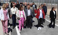 Eskişehir’de mahalle muhtarları hayvan bakımevini gezdi; Ayşe Ünlüce'ye teşekkür ettiler