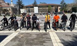Eskişehir'de bisiklet turuyla veteriner hekimler gününe dikkat çekildi