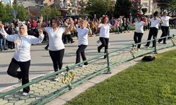 107 kadın Ulus Anıtı’nda zeybek oynadı, ortaya dikkat çeken görüntüler çıktı
