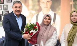 Eskişehir Valisi Erdinç Yılmaz bayramda şehit ailelerini ve Ayşe teyzeyi yalnız bırakmadı