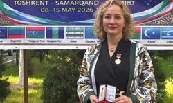 Eskişehirli yazar ve sanatçı Arzu Yılmaz Dağdemir özel madalya ve onur diploması verildi