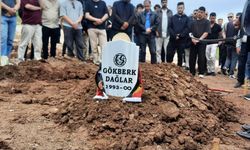 Eskişehirspor tribünlerinin sevilen ismi Gökberk Dağlar son yolculuğuna uğurlandı