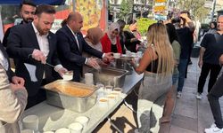 AK Parti Eskişehir'de vatandaşlara aşure ikram etti