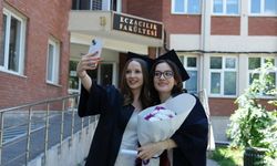 Anadolu Üniversitesi 2026 mezunlarını büyük bir coşkuyla uğurladı