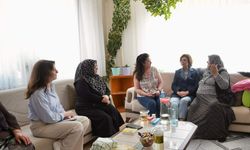 Ayşe Ünlüce mahalle sakinlerinin taleplerini evlerinde dinledi