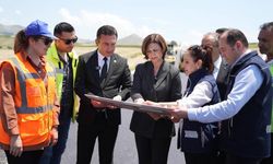 Ayşe Ünlüce sıcak asfalt çalışmalarını yakından takip ediyor