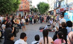 Eskişehir'de düzenlenen "Sokakta Müzik Var" etkinliğine yoğun ilgi