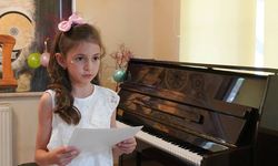 Eskişehir'de minik piyanistler yıl sonu konserinde sahne aldı