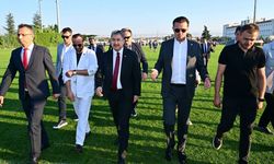 Eskişehir Valisi Erdinç Yılmaz ve Nebi Hatipoğlu'ndan Eskişehirspor'a sezon öncesi ziyareti