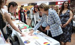 Farklı ülkelerden Eskişehir'e gelerek kültürlerini tanıttılar; Ayşe Ünlüce açıklama yaptı