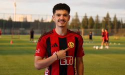 Genç sağ bek oyuncusu Eskişehirspor'a transfer oldu