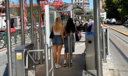 Eskişehir'de tramvaya binen vatandaşlar bu uygulamayı çok sevdi