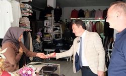 Eskişehir'de esnafa Türk bayrağı hediye ettiler