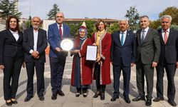 Yılın Ahi Bacısı'na kaftanını Ayşe Ünlüce giydirdi