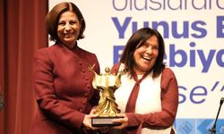 Eskişehir’de edebiyat şöleni başladı: Latife Tekin’e anlamlı ödül