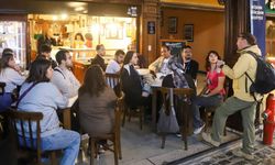 Eskişehir'e yeni gelen gençler şehrin lezzetlerini keşfetti