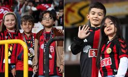 Eskişehirspor tribünleri yine ülke gündeminde; Aile ve çocuklardan maça yoğun ilgi