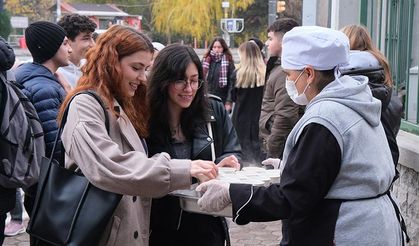 Eskişehir’de öğrencilere ücretsiz çorba ikram ediliyor