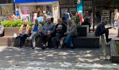 Emeklilerin beklediği haber geldi; Bayram ikramiyeleri o tarihlerde yatacak