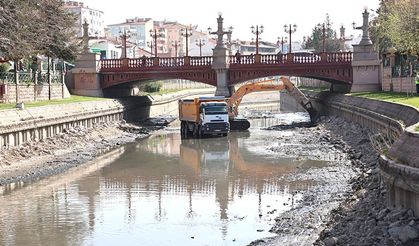 Eskişehir Büyükşehir Belediyesi açıkladı; Porsuk Çayı’nda başlatılan çalışmalar ile ilgili son durum